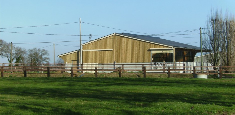 hangar en bois pour chevaux barde bois